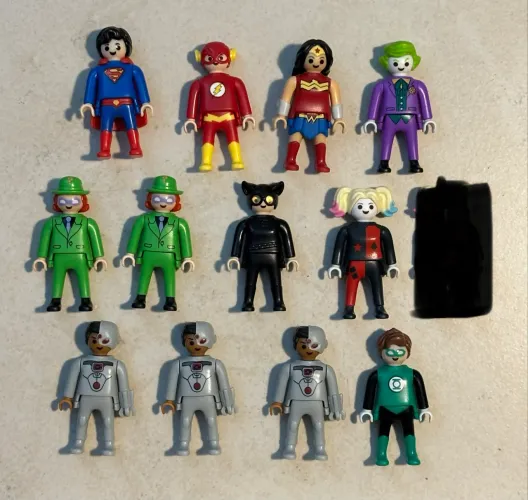 Lote com 12 Kinder Ovo Playmobil DC