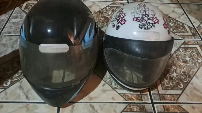 Capacetes usados