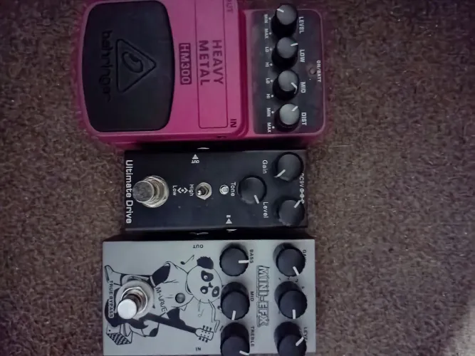 3 pedais de guitarra novo 