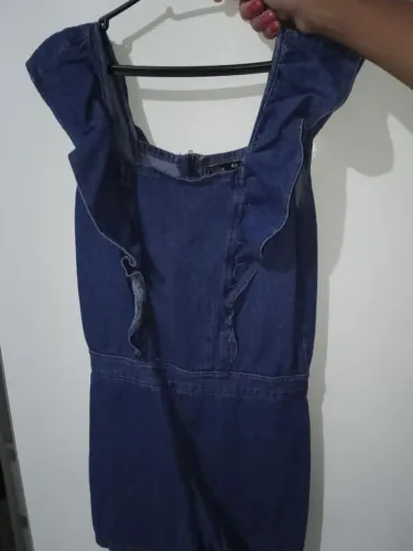 Macaquinho jeans com babado em ambos os lados, tamanho 40, da Marisa