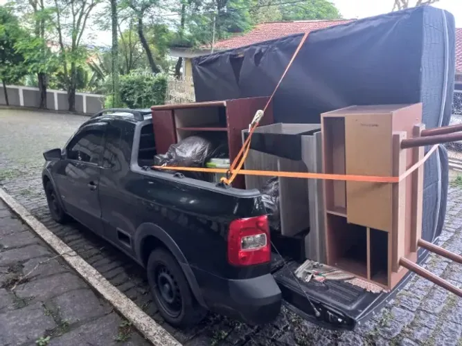Serviço de frete para pequenas e médias cargas.