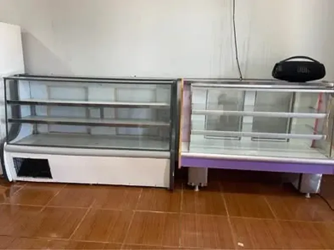 VENDE-SE OS DOIS EXPOSITORES!