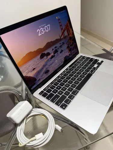 MacBook Pro M2 13? Silver 256gb 8gb RAM 88%