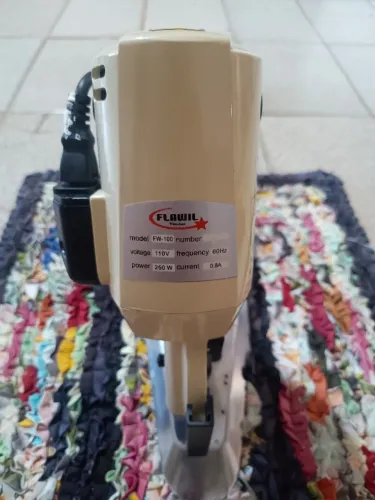 Máquina de cortar tecido