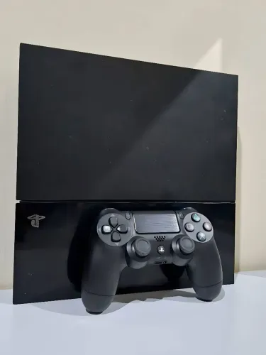 VENDO PS4 FAT+ 3 JOGOS FÍSICOS+ 2 CONTROLES ORIGINAIS+ FONE DE OUVIDO 