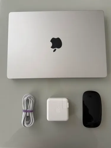 MacBook Pro M 5