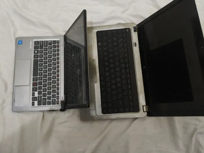 Vendo 2 notebook quebrados para retirada de peças ou ajeitar