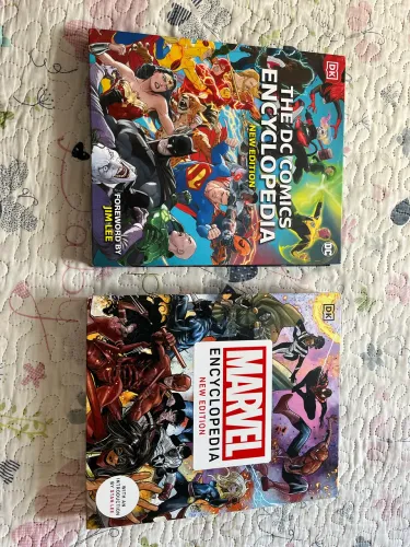 Enciclopédia Marvel e DC