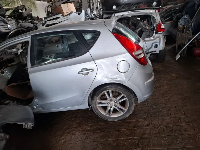 SUCATA DE HYUNDAI I30 PRA RETIRADA DE PEÇAS 