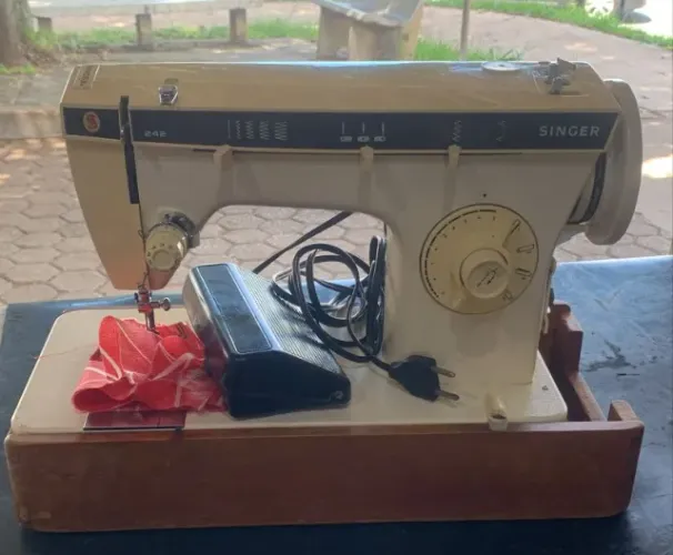 MAQUINA DE COSTURA SINGER