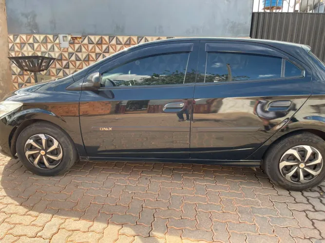 Chevrolet Onix JOY Hatch 1.0 8V Flex Mec. 4P 2018