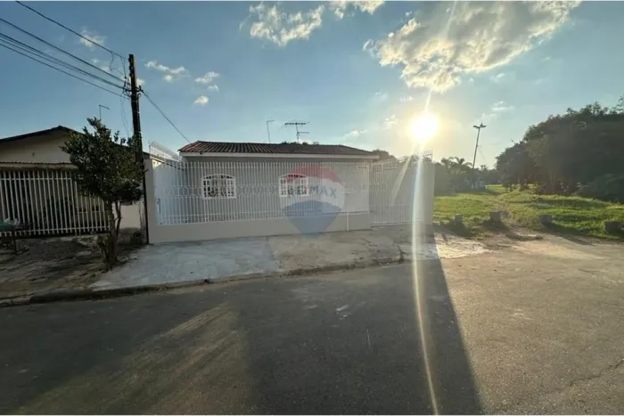 Casa Espetacular no Alto Boqueirão, Paraná!