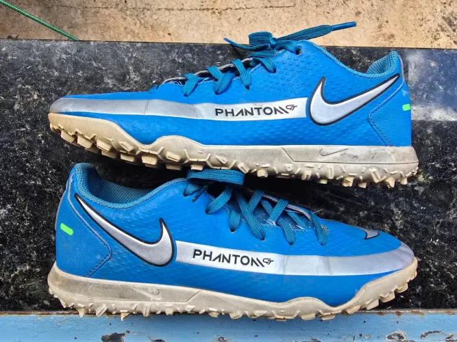 Chuyeira Society modelo Nike Phantom GT Club. Tam. 37.