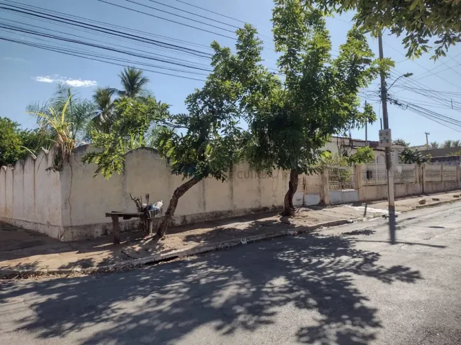 Vendo Casa Grande com 6 KitNet de Esquina no Jardim Paulista