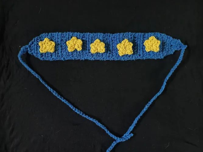 Tiara de Crochê Feita à Mão - Azul com Estrelas Amarelas
