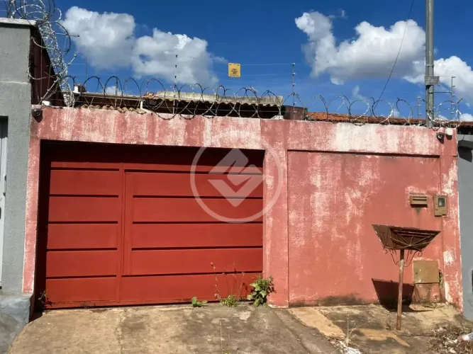 Aluga-se casa no setor Jardins Rosa do Sul, em Aparecida de Goiânia! codigo: 330003