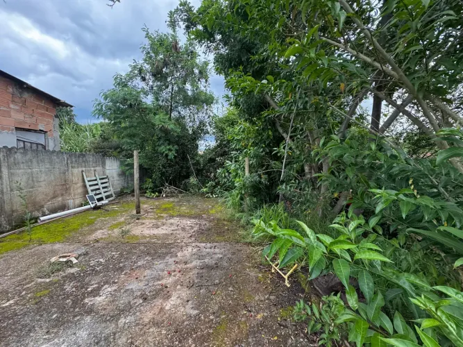 Casa para venda possui 408 metros quadrados com 2 quartos
