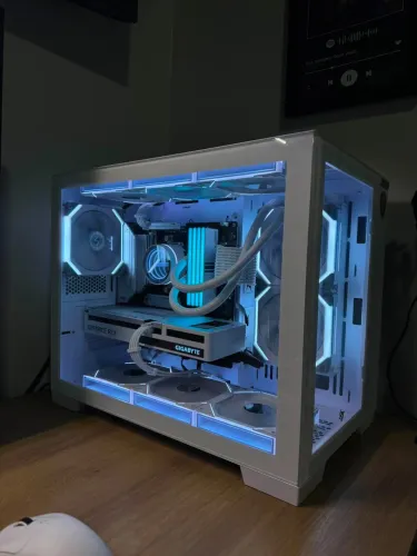 Gabinete HX700M com 6 fans