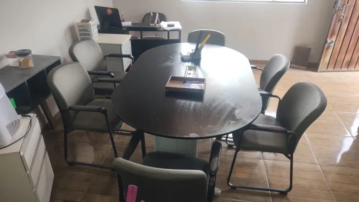 Mesa de reunião +6 cadeiras