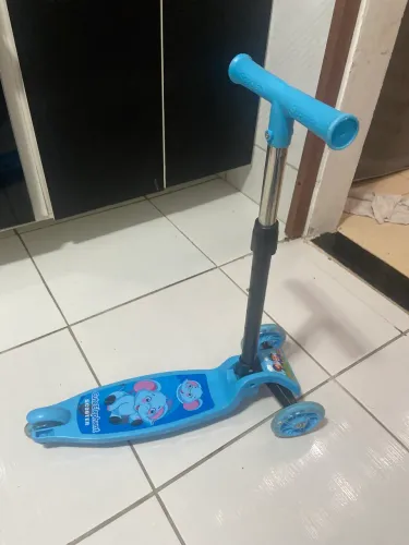 PATINETE INFANTIL POUCO USADO