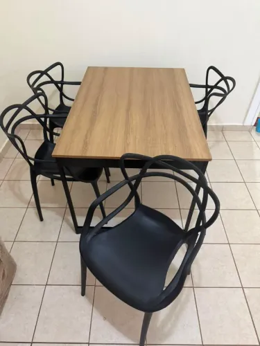 Mesa com 4 cadeiras