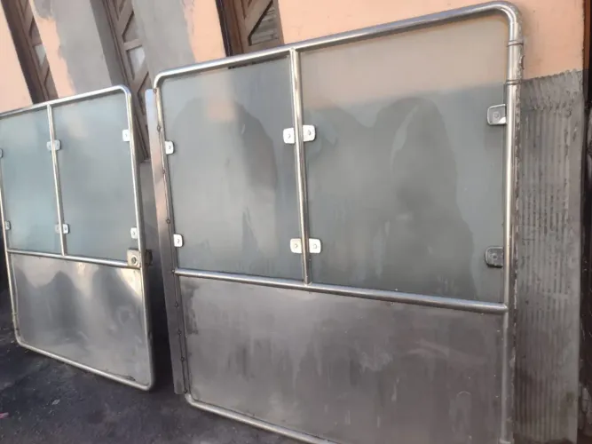 Portão aço inox com vidro