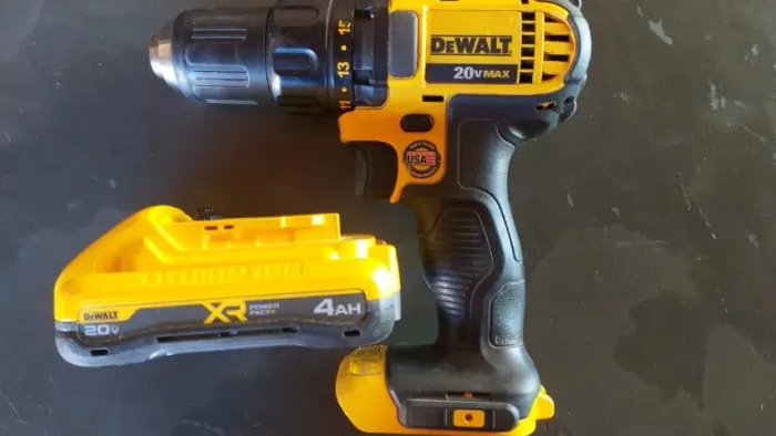 Furadeira/Parafusadeira 1/2" DCD 780 (DeWALT) USA + Bateria XR 4AH 