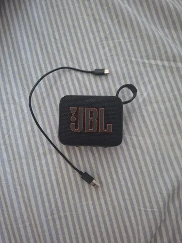 Jbl go 4 preta