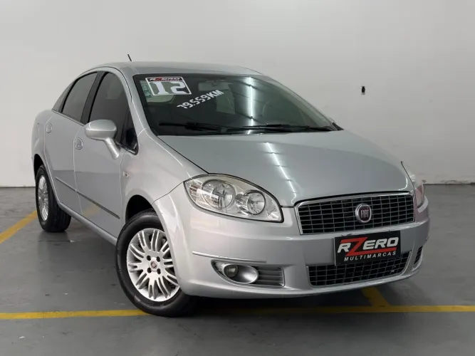 Fiat Linea Essence 1.8 Flex 16V 4P 2012