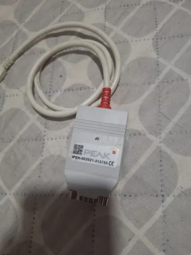 Adaptador PCAN-USB original da PEAK-System (modelo IPEH-002021).