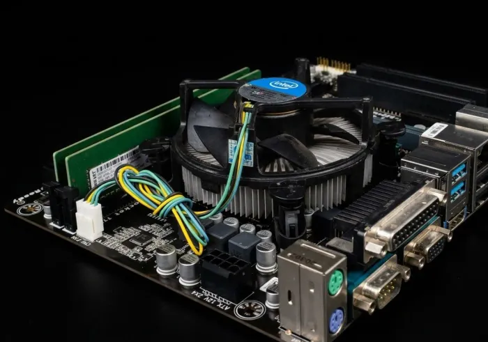 PC Gigabyte H110M + Core i5 6500 + 8GB DDR4 +TPM 2.0
