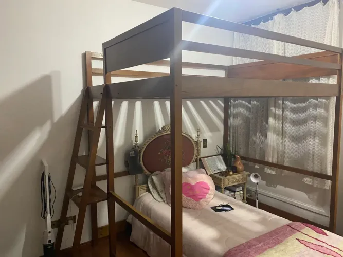 cama de casal suspensa tok&stok - madeira maciça