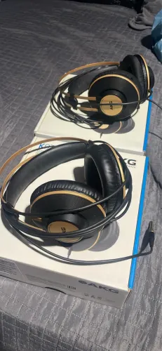 2 fones AKG K92