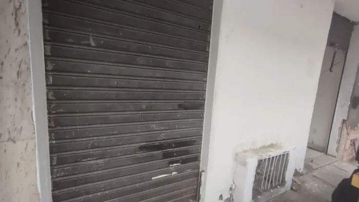 Loja , 2 portas, em prédio na Mangueira, Sao Goncalo.