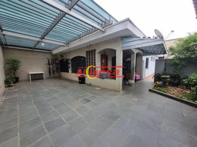 CASA TÉRREA COM PISCINA A VENDA, 335M², JARDIM VILA GALVÃO - GUARULHOS/SP.