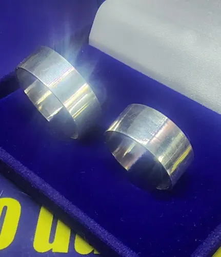 Alianças Prata Reta com Kina 950 Namoro 8 mm