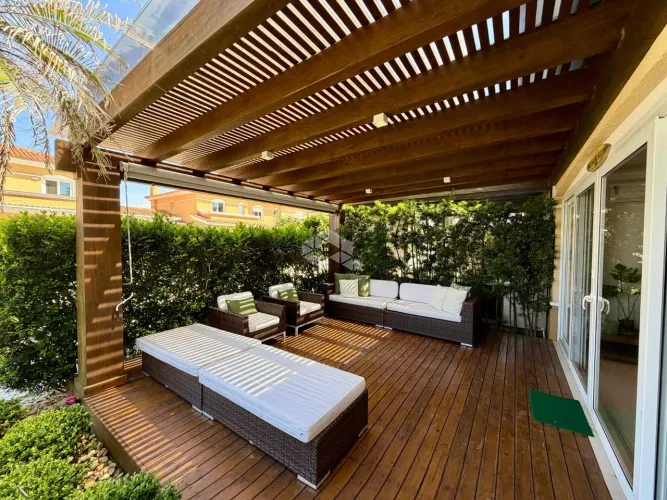 Casa tipo sobrado com 04 dormitórios, 04 suítes, 02 vagas no condomínio Villas Resort em X