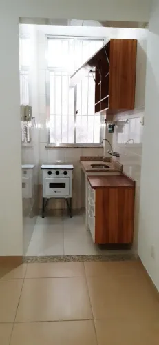 Alugo excelente quarto e sala silencioso e totalmente reformado no Flamengo