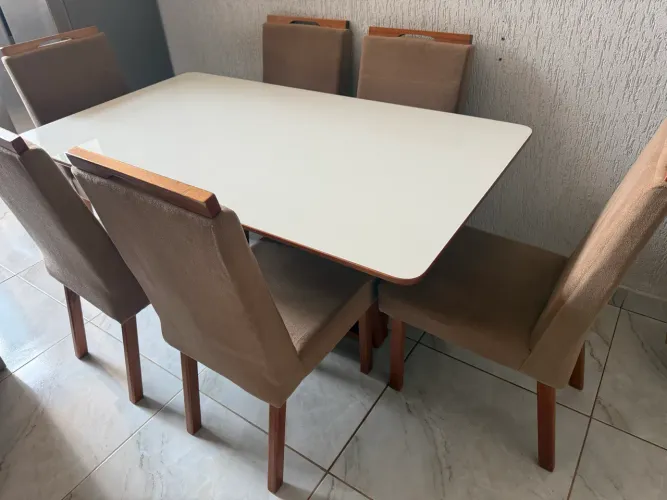 Mesa com 6 cadeiras ( entrega grátis)