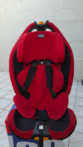 Cadeira para auto Chicco vermelha modelo gro-up 1,2,3