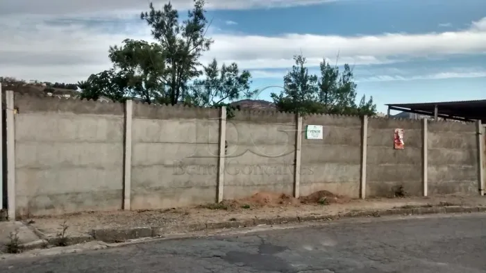 Excelente terreno de 420 m² á venda no bairro Jardim dos Estados em Poços de Caldas MG.