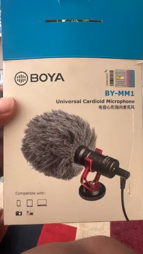 Microfone Novo na caixa Boya