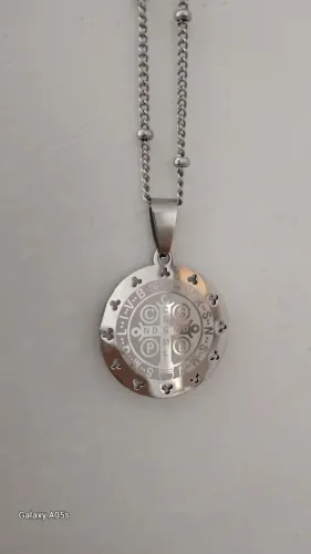 Correntinha com medalha de São Bento
