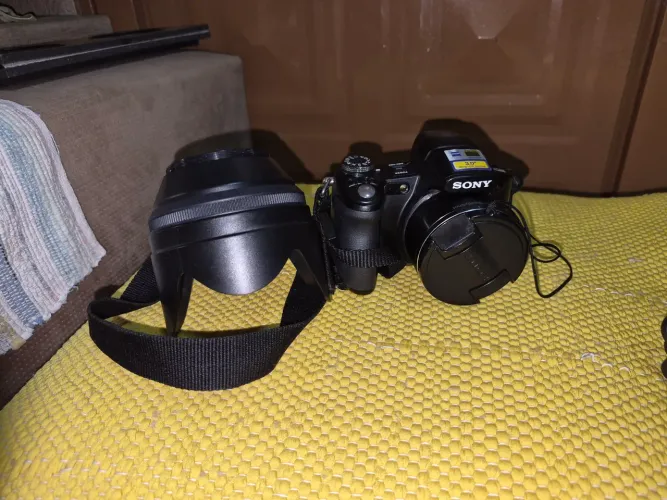Máquina Fotográfica SONY - Modelo n° DSC-H50 - Digital Still Câmera - Com Tripé 