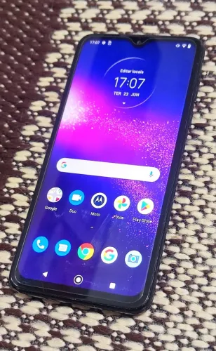 Moto one macro