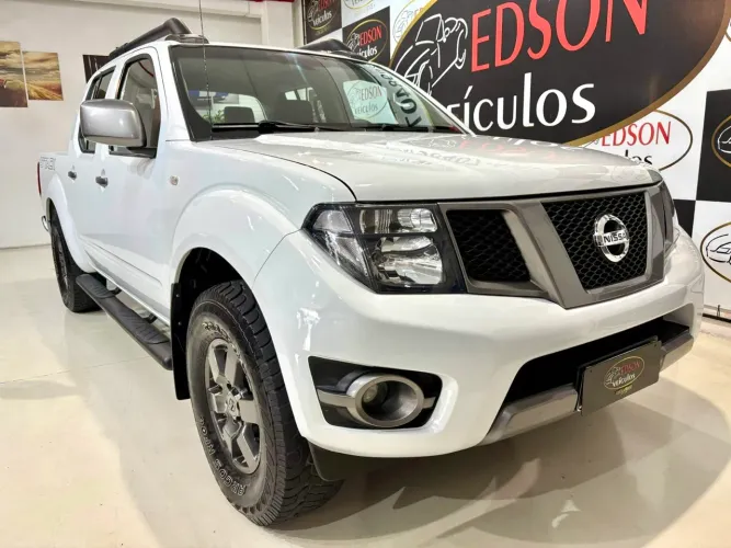 Nissan Frontier SV AT. CD 4X4 2.5 TB Dies. Aut. 2015