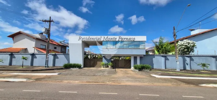 Linda Casa Sobrado Mobiliada no Condomínio Monte Parnaso