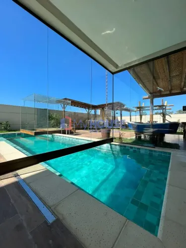 Excelente casa à venda em condomínio fechado, em frente à praia dos milionários na cidade