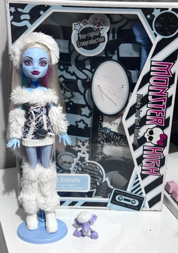 Monster highAbbey Básica Creep