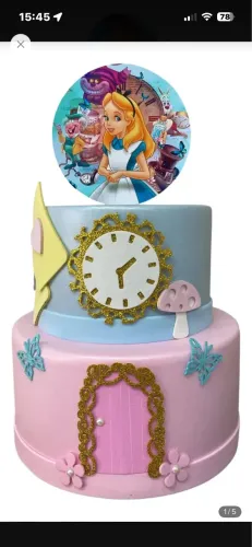 Bolo fake Alice no País das maravilhas